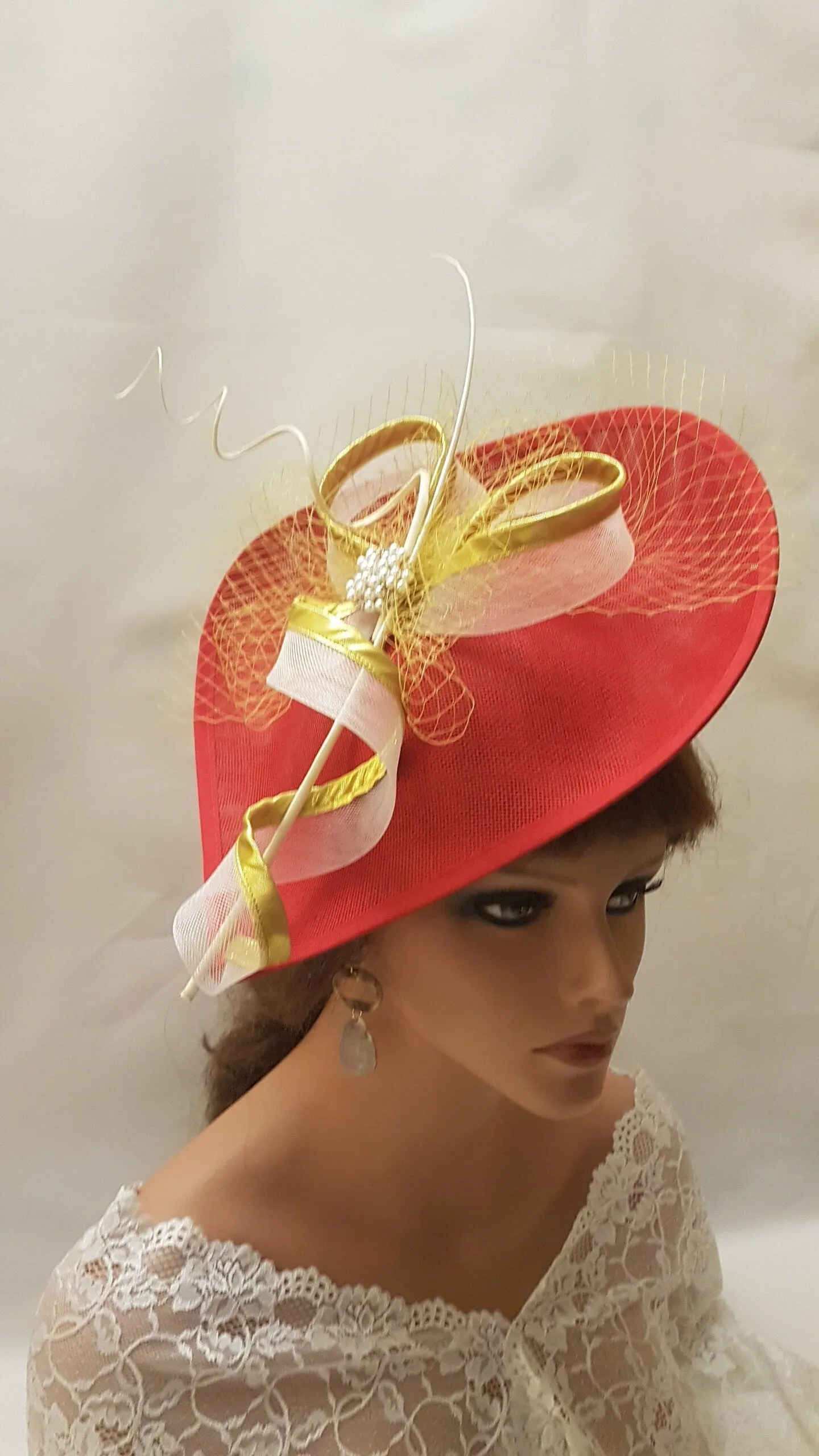 BLACK & GOLD Hat Fascinator Wedding TeaParty hat Mother of the Bride hat
