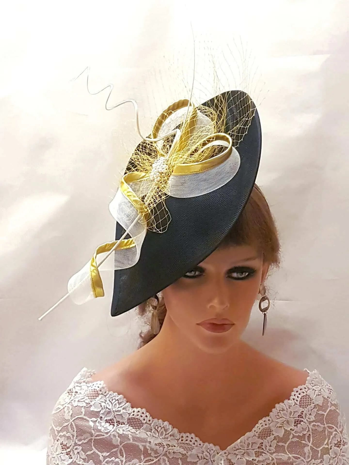 BLACK & GOLD Hat Fascinator Wedding TeaParty hat Mother of the Bride hat