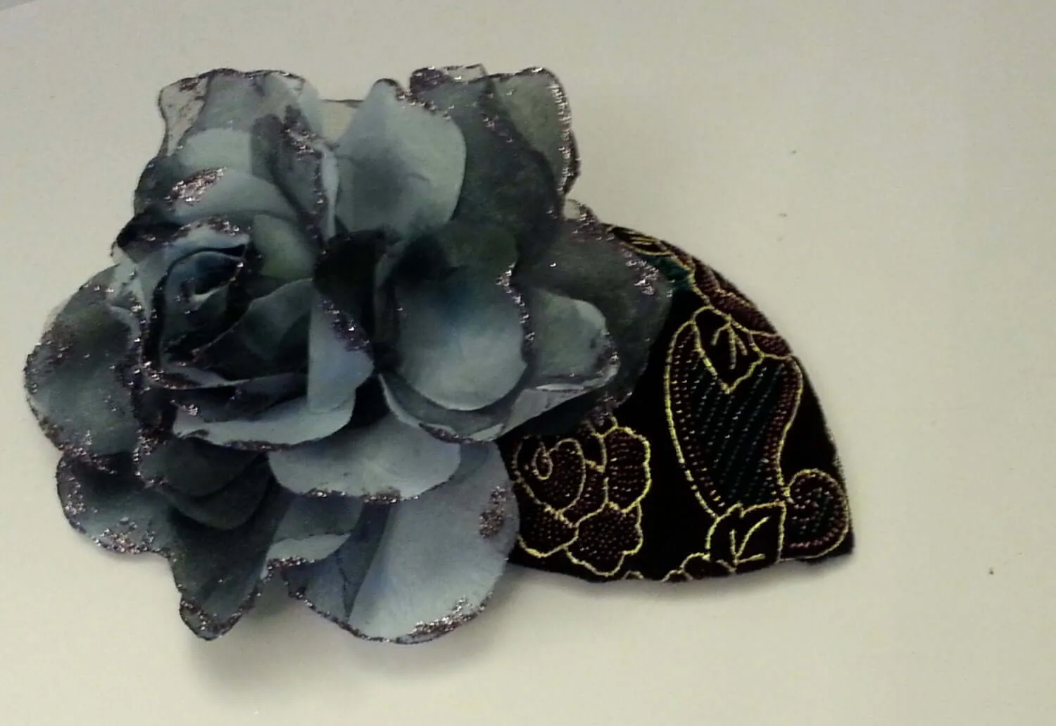 Black velvet Teardrop Hat Race hat Fascinator SILVER GREY Flower, weeding, Cocktail Prom Goodwood revival , Ascot hat