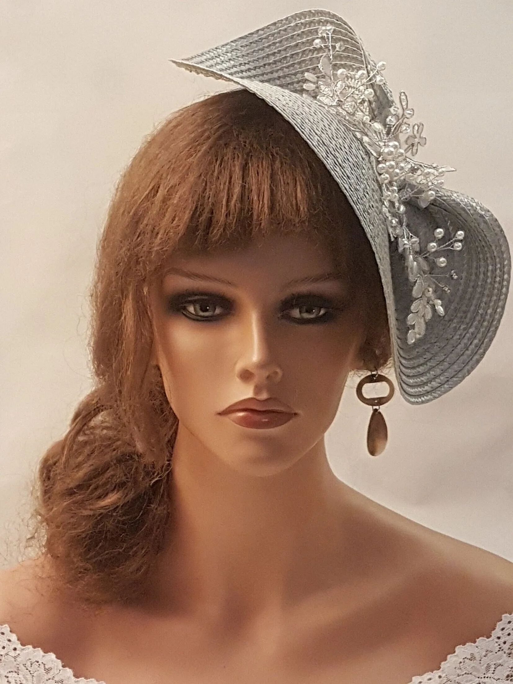 Grey FASCINATOR #PALE GREY hatinator Unique Weddding Headdress Derby Royal Ascot hat Wedding Church Mother of the Bride Cocktail headpiece
