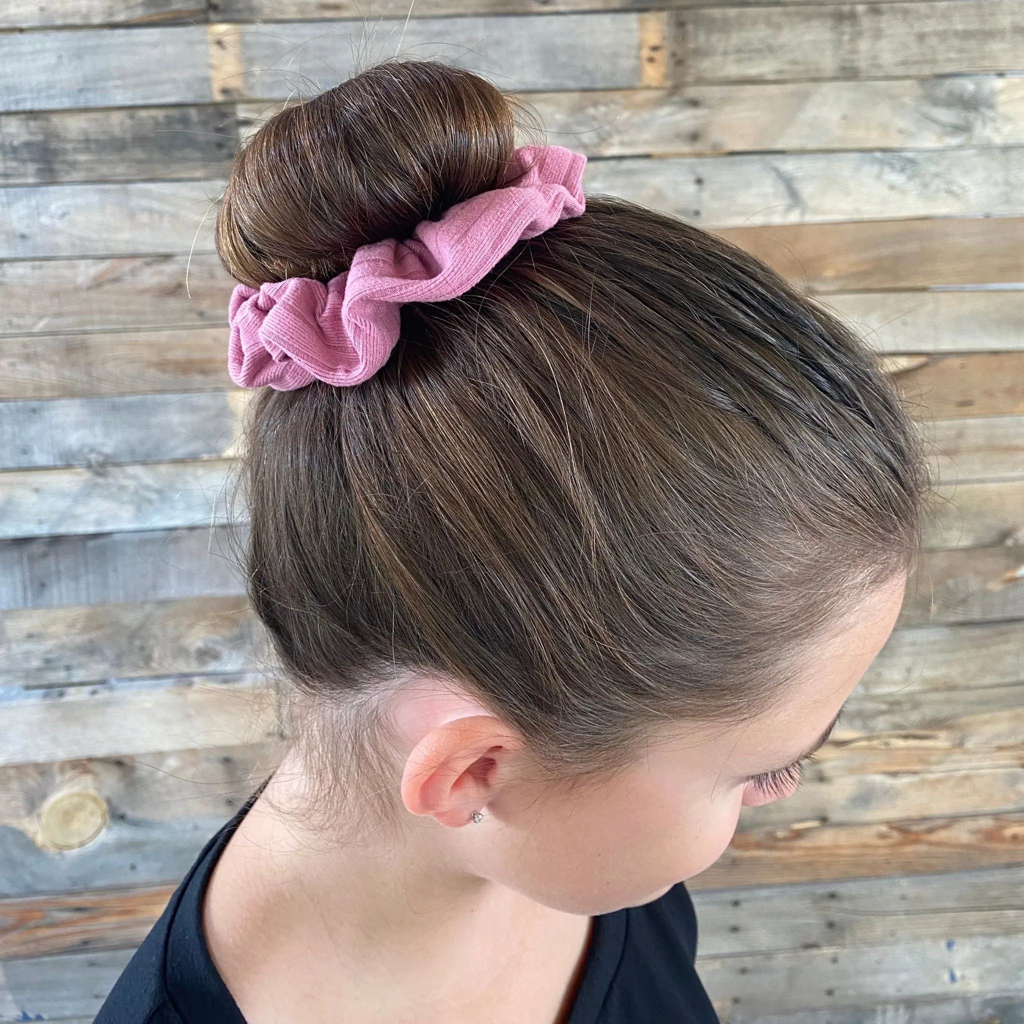Light Mauve Ribbed Scrunchie
