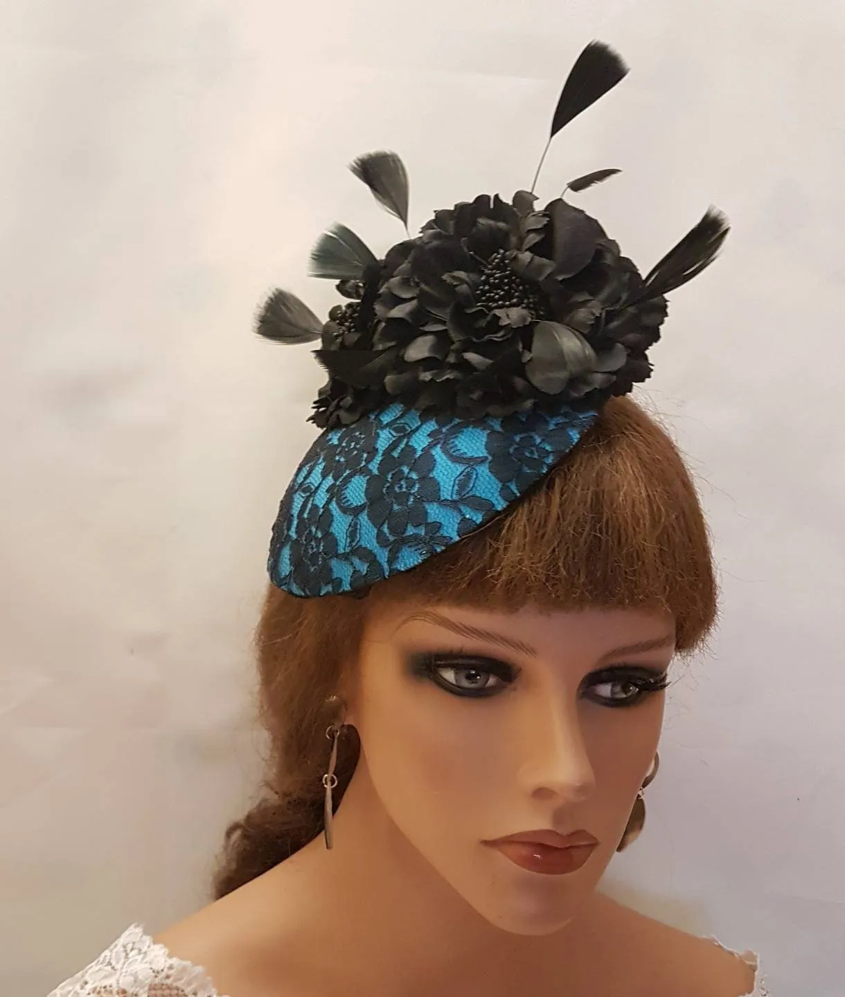 TURQUOISE BLUE & BLACK Hat Fascinator Beautiful Black lace covered blue hat Wedding Ceremoney Hatinator Cocktail Ascot Party Hat Fascinator
