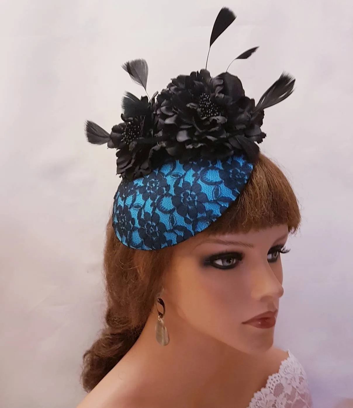 TURQUOISE BLUE & BLACK Hat Fascinator Beautiful Black lace covered blue hat Wedding Ceremoney Hatinator Cocktail Ascot Party Hat Fascinator