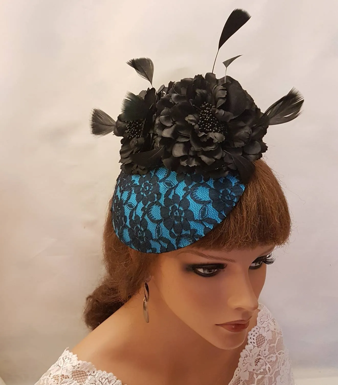 TURQUOISE BLUE & BLACK Hat Fascinator Beautiful Black lace covered blue hat Wedding Ceremoney Hatinator Cocktail Ascot Party Hat Fascinator