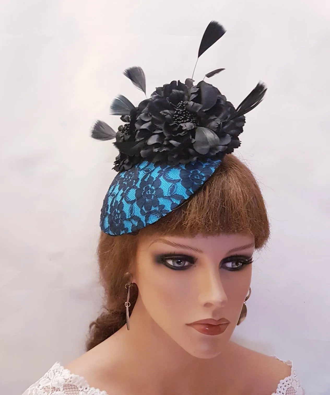 TURQUOISE BLUE & BLACK Hat Fascinator Beautiful Black lace covered blue hat Wedding Ceremoney Hatinator Cocktail Ascot Party Hat Fascinator