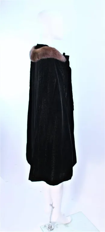 VINTAGE Circa 1950s Black Velvet Cape, Mink Trim Size Medium