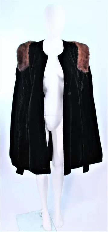 VINTAGE Circa 1950s Black Velvet Cape, Mink Trim Size Medium
