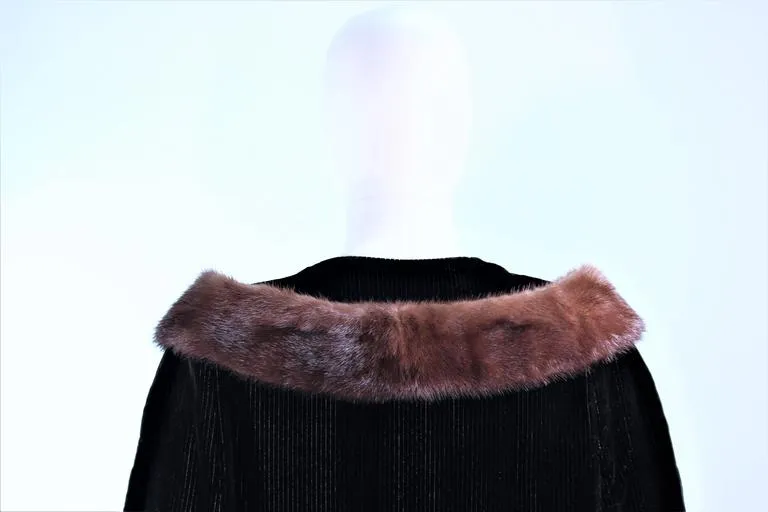 VINTAGE Circa 1950s Black Velvet Cape, Mink Trim Size Medium