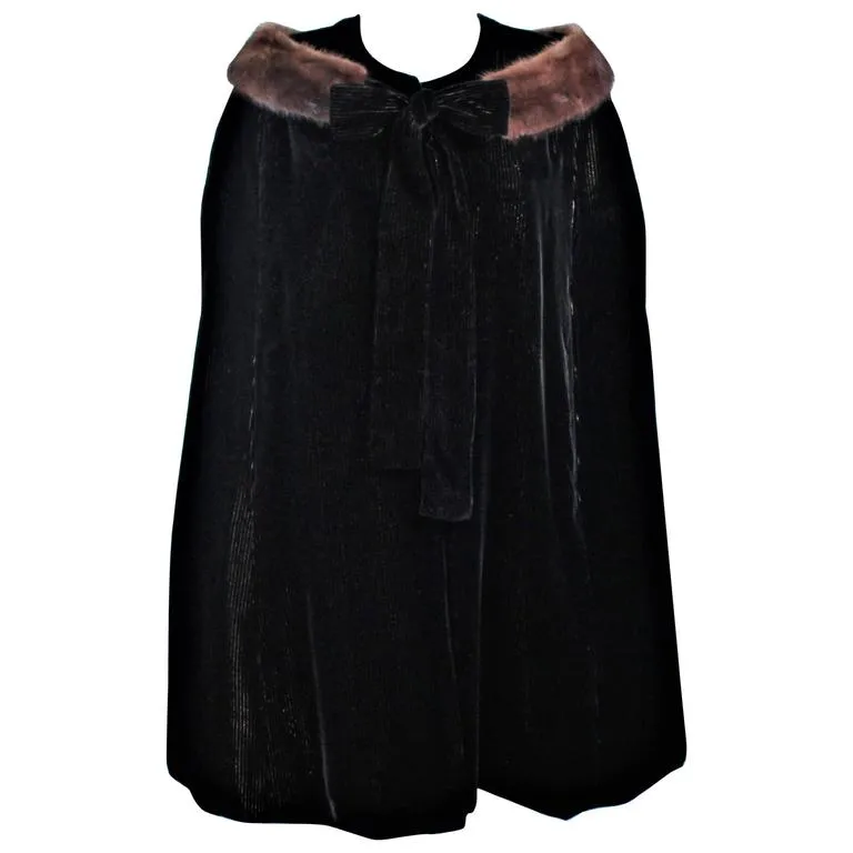 VINTAGE Circa 1950s Black Velvet Cape, Mink Trim Size Medium