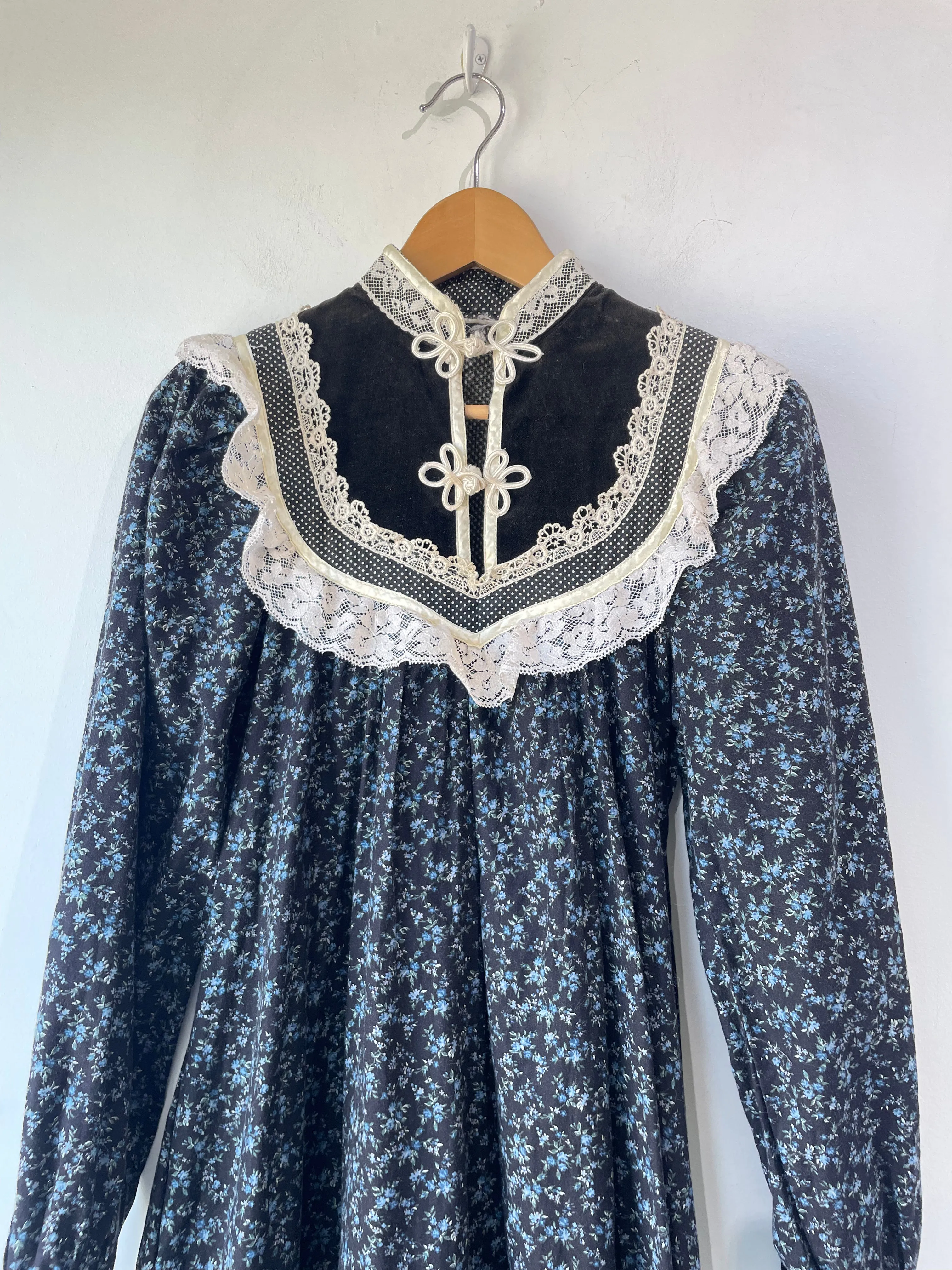 Vintage Gunne Sax Black Blue Floral Velvet Dress