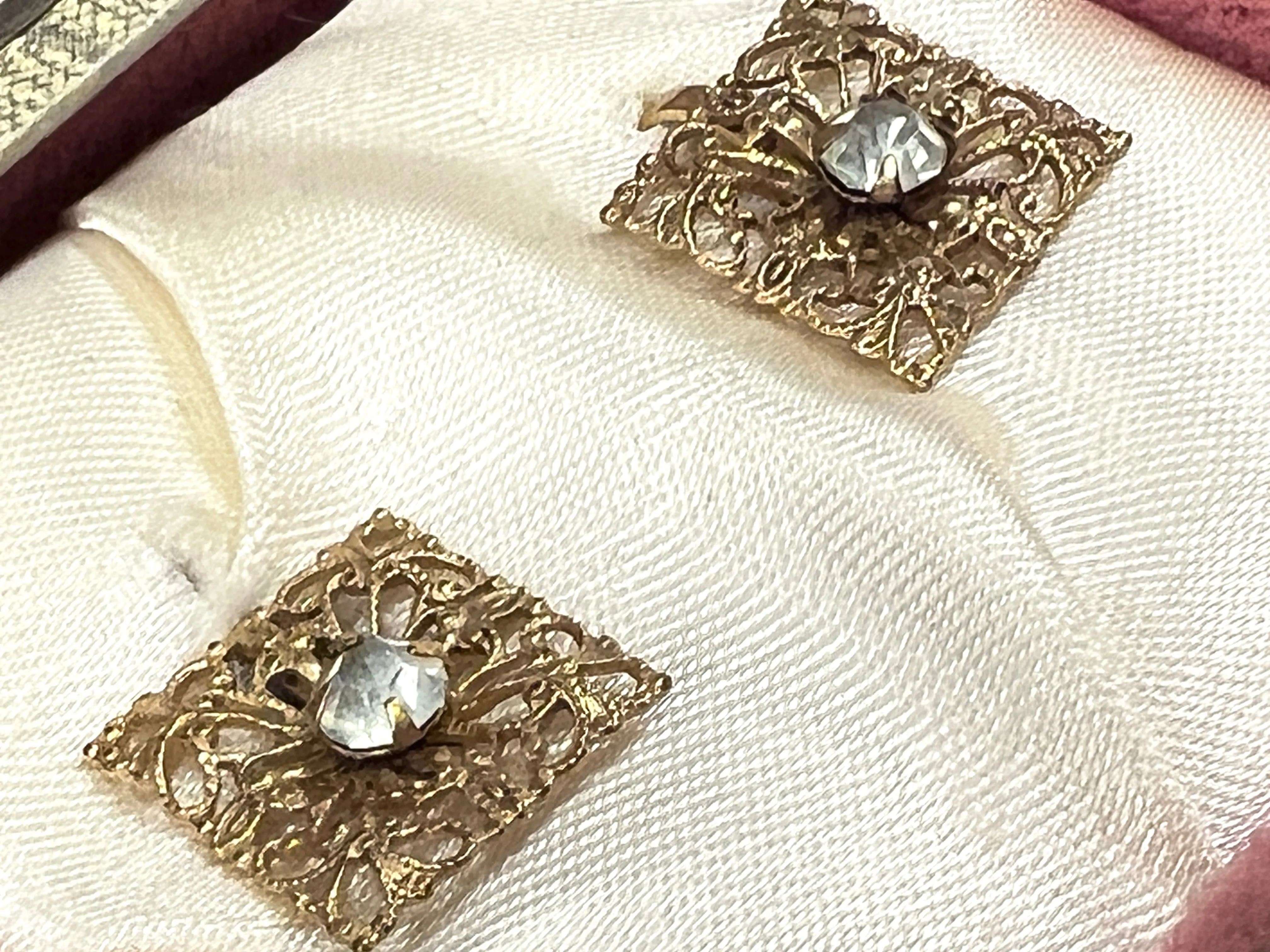 Vintage Screw-Back Goldtone Filigree Earrings 1940S In Presentation Box