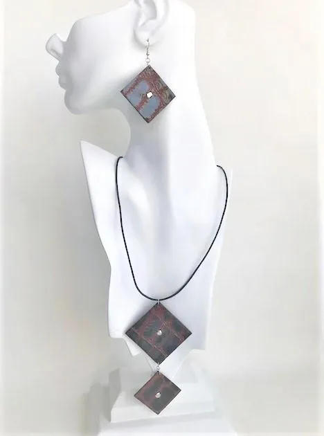 Viva necklace and earrings