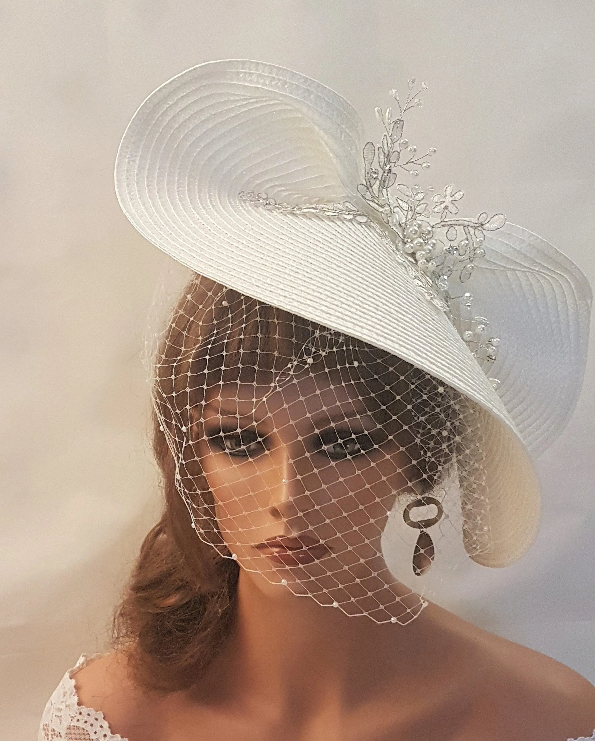 White Wedding fascinator Hat #White Birdcage Veil Bridal Headpiece. Modern Weddding Headdress. Derby Royal Ascot hat Church Mother of Bride hat - ELEGANCEFASCINATOR