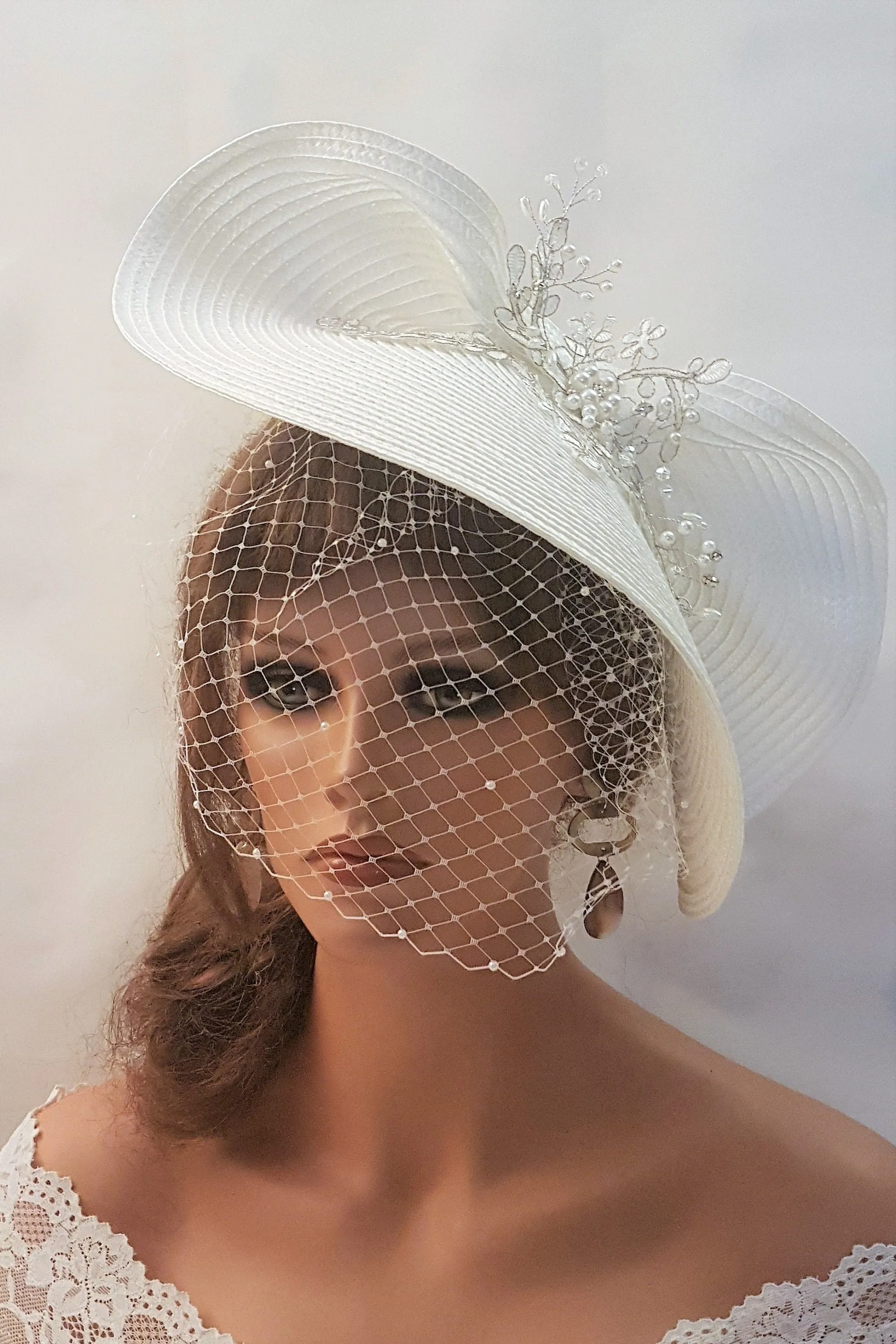 White Wedding fascinator Hat #White Birdcage Veil Bridal Headpiece. Modern Weddding Headdress. Derby Royal Ascot hat Church Mother of Bride hat - ELEGANCEFASCINATOR